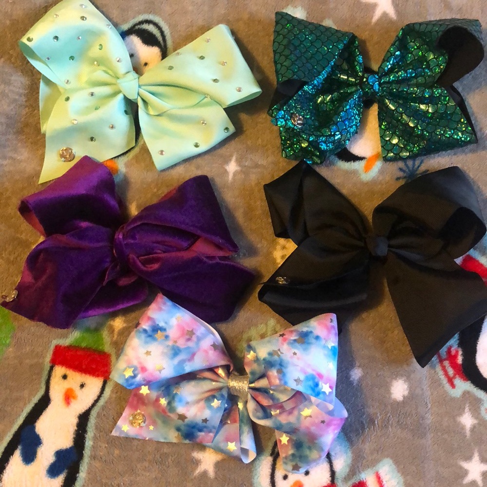 FIVE JOJO BOWS